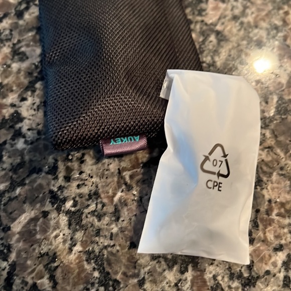 Aukey Latitude Lite Bluetooth Headphones - Picture 6 of 9